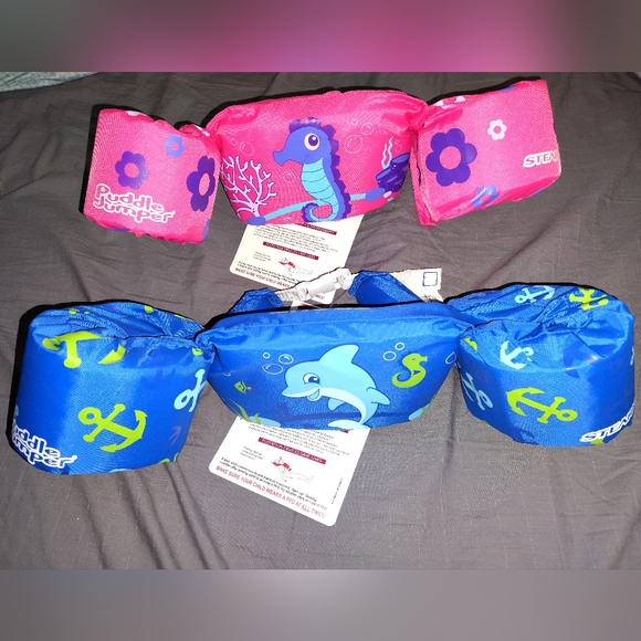 Set Of 2 Kids Swim Vests With Arm Floats- Blue and Pink - Picture 1 of 4